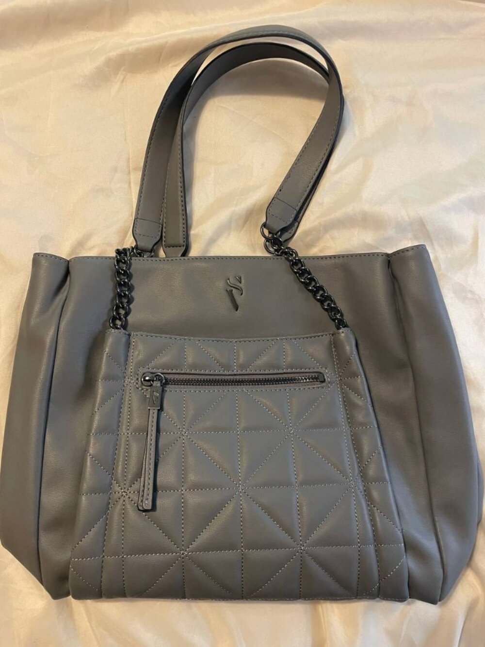 New Simply Vera Vera Wang Grey Quilted purse | Chic & Minimalist faux leather